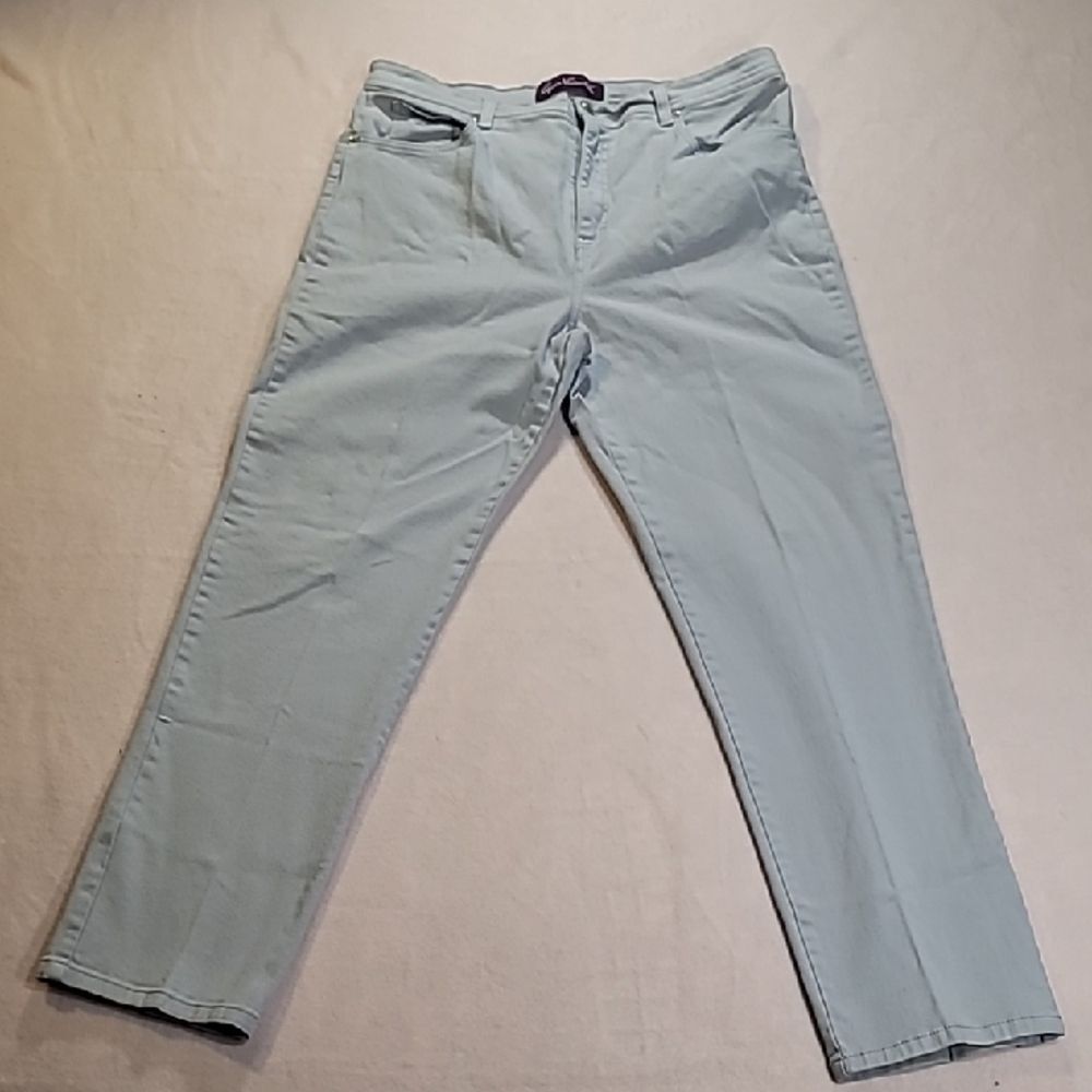 0810. 💜Nearly NEW ~ Lavendar 💜 ~ Gloria Vanderbilt Jeans ~ 16